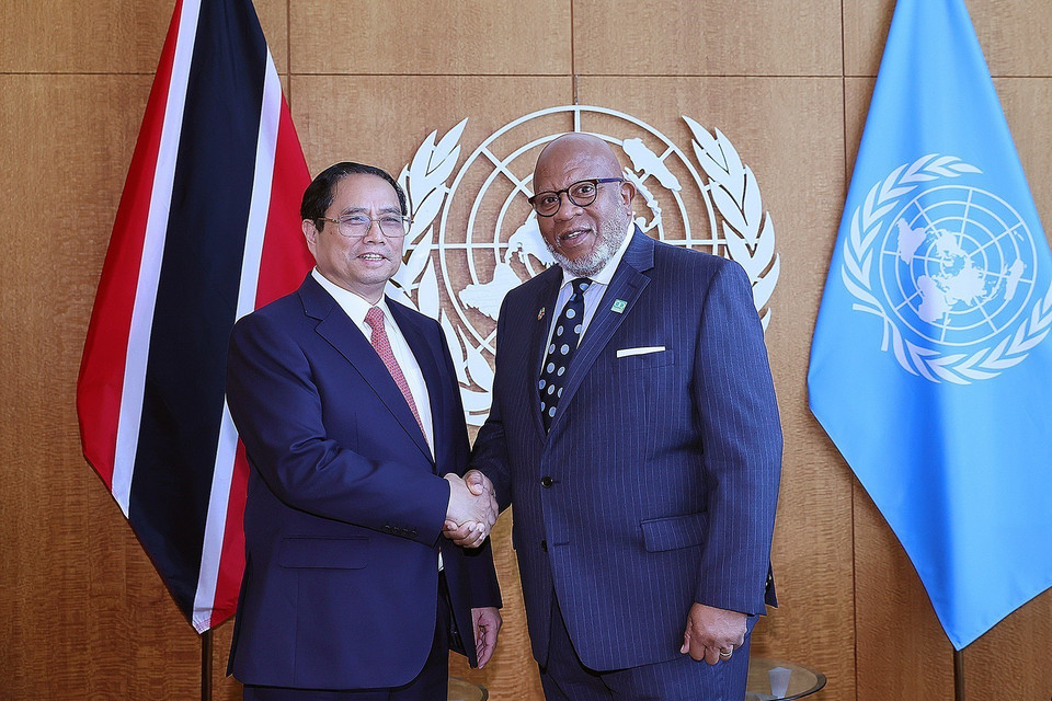 Thủ tướng Phạm Minh Chính gặp Đại sứ Dennis Francis, Chủ tịch Đại hội đồng Liên hợp quốc Khóa 78. (Ảnh: Dương Giang/TTXVN)