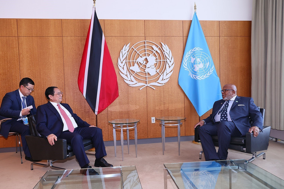 Thủ tướng Phạm Minh Chính gặp Đại sứ Dennis Francis, Chủ tịch Đại hội đồng Liên hợp quốc Khóa 78. (Ảnh: Dương Giang/TTXVN)