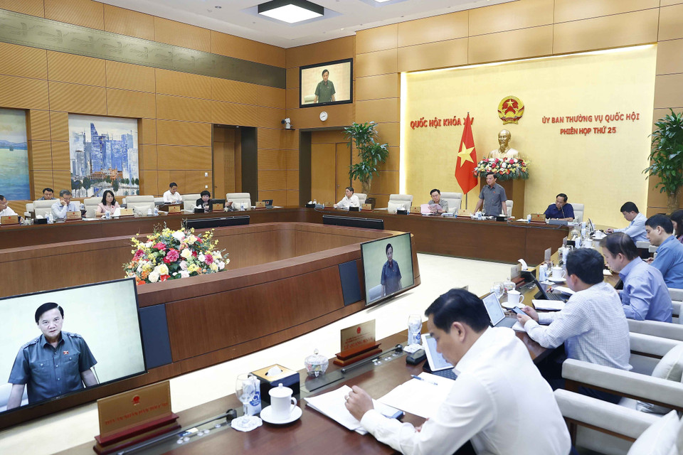 Tiếp tục Phiên họp thứ 25, chiều 18/8, tại Nhà Quốc hội, Ủy ban Thường vụ Quốc hội cho ý kiến về việc giải trình, tiếp thu, chỉnh lý dự án Luật Căn cước Công dân (sửa đổi) và Dự án Luật Lực lượng tham gia Bảo vệ An ninh, Trật tự ở Cơ sở. (Ảnh: Doãn Tấn/TTXVN)
