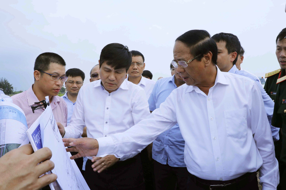 Phó Thủ tướng Lê Văn Thành kiểm tra và làm việc về quy hoạch Cảng Hàng không Quốc tế Nội Bài (Hà Nội, 21/9/2022). (Ảnh: An Đăng/TTXVN)