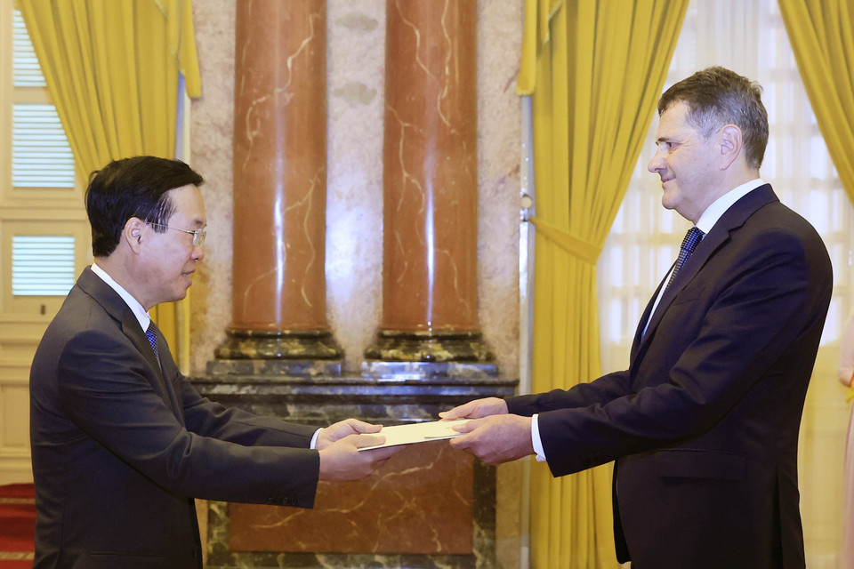 Chủ tịch nước Võ Văn Thưởng tiếp nhận Quốc thư của Đại sứ Bulgaria Pavlin Todorov. (Ảnh: Thống Nhất/TTXVN)