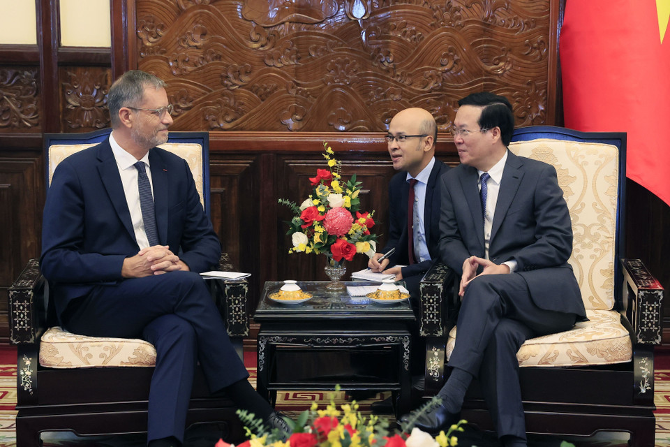 Chủ tịch nước Võ Văn Thưởng tiếp Đại sứ Pháp Olivier Brochet. (Ảnh: Thống Nhất/TTXVN)