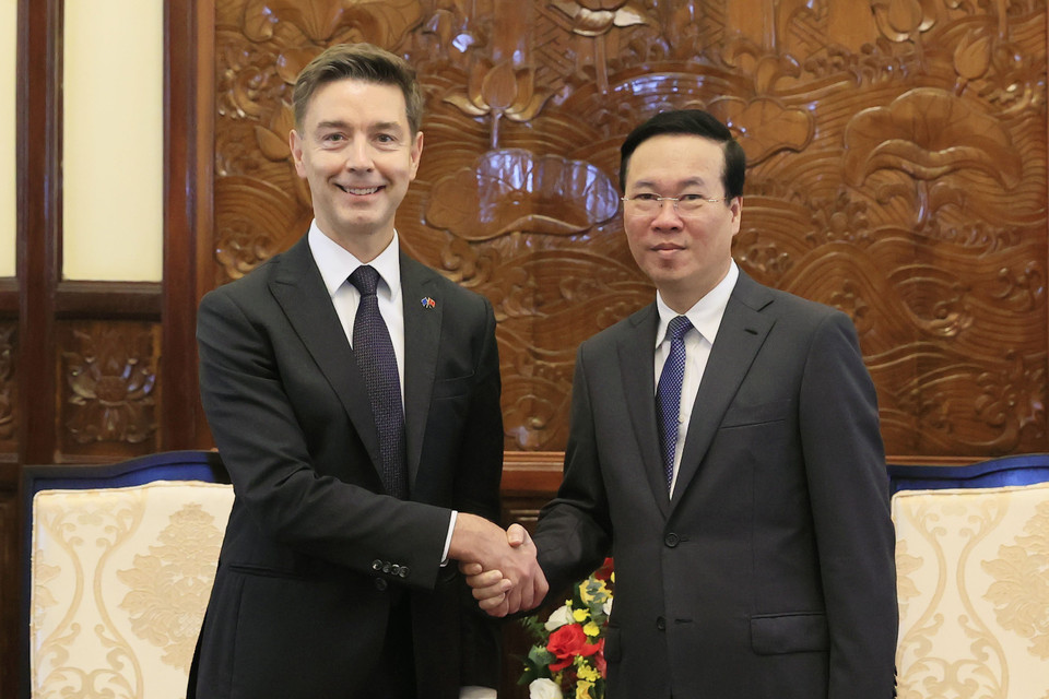 Chủ tịch nước Võ Văn Thưởng tiếp Đại sứ Liên minh châu Âu tại Việt Nam Julien Guerrier. (Ảnh: Thống Nhất/TTXVN)