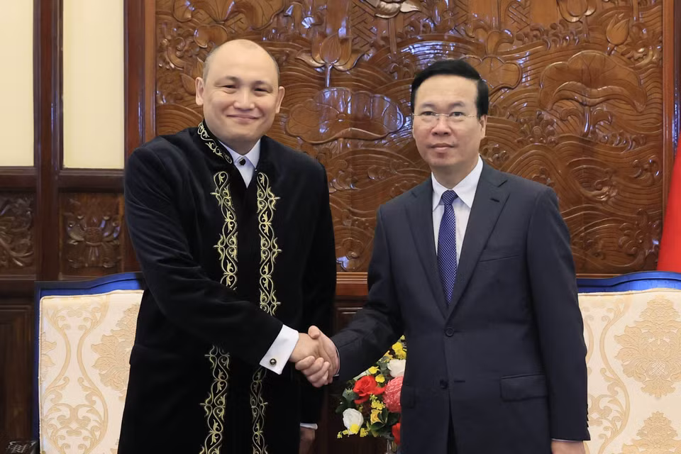 Chủ tịch nước Võ Văn Thưởng tiếp Đại sứ Kazakhstan Kanat Tumysh. (Ảnh: Thống Nhất/TTXVN)