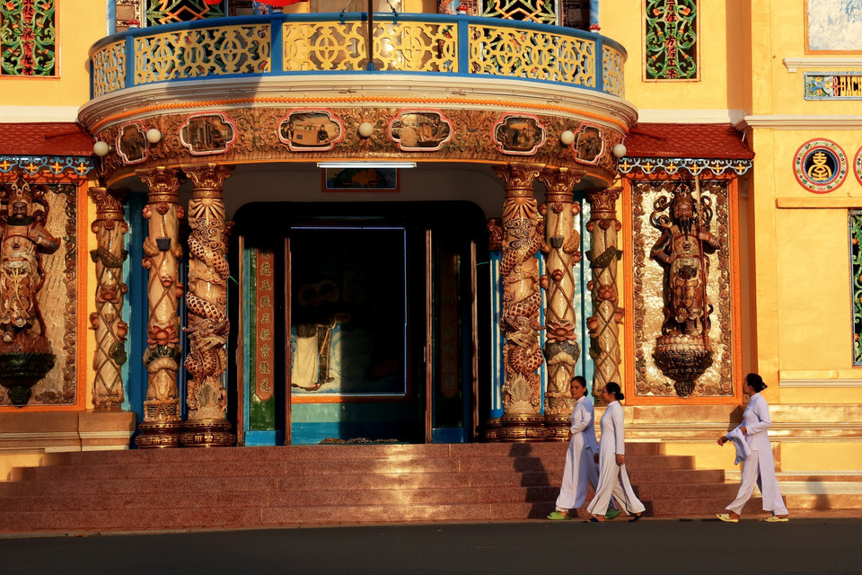 Cổng vào của Tòa Thánh Tây Ninh. (Ảnh: Hồng Đạt/TTXVN)