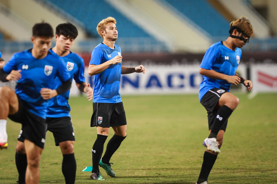 Đội tuyển Thái Lan đã sẵn sàng đội hình mạnh nhất ở thời điểm hiện tại nhằm thắng Việt Nam trên sân khách. Trong ảnh, hậu vệ trụ cột Theerathon Bunmathan sẵn sàng ra sân trước Việt Nam. (Ảnh: PV/Vietnam+)