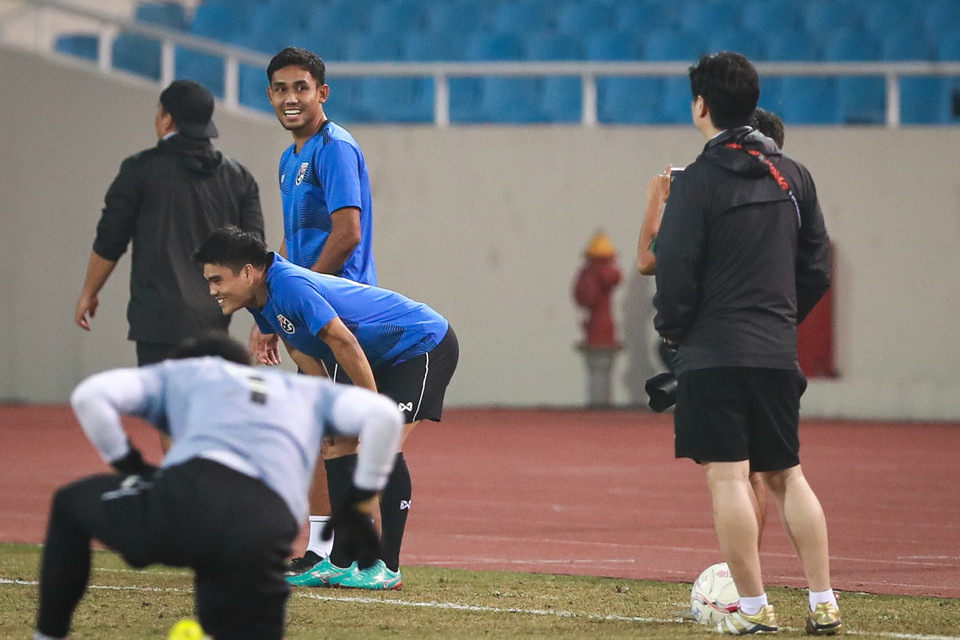 Đội tuyển Thái Lan đang ghi bàn nhiều nhất AFF Cup 2022 nên tỏ ra rất tự tin trước Việt Nam. Trong ảnh, tiền đạo Teerasil Dangda cho thấy sự tự tin khi đang dẫn đầy danh sách Vua phá lưới AFF Cup 2022. (Ảnh: PV/Vietnam+)