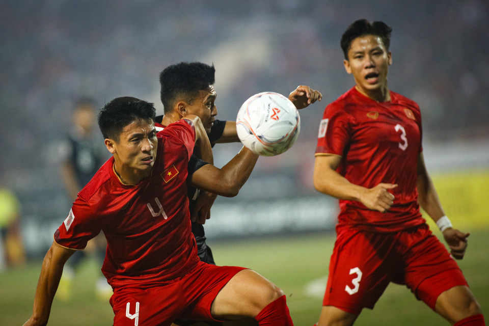 Đội tuyển Việt Nam cũng không ngần ngại chơi sòng phẳng với đối thủ trong các tình huống va chạm. (Ảnh: PV/Vietnam+)