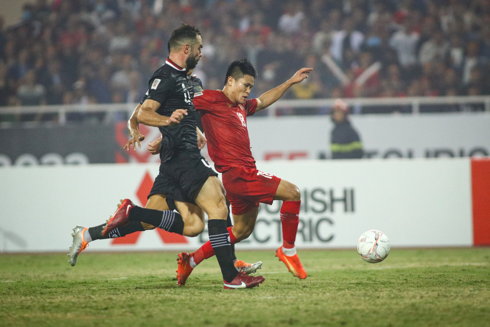 Trên sân nhà Mỹ Đình, đoàn quân áo đỏ không chỉ chứng minh thực lực mạnh hơn đối thủ, thay vào đó cho thấy bản lĩnh và sự già dơ của một đội bóng lớn tại trận bán kết quan trọng. (Ảnh: PV/Vietnam+)