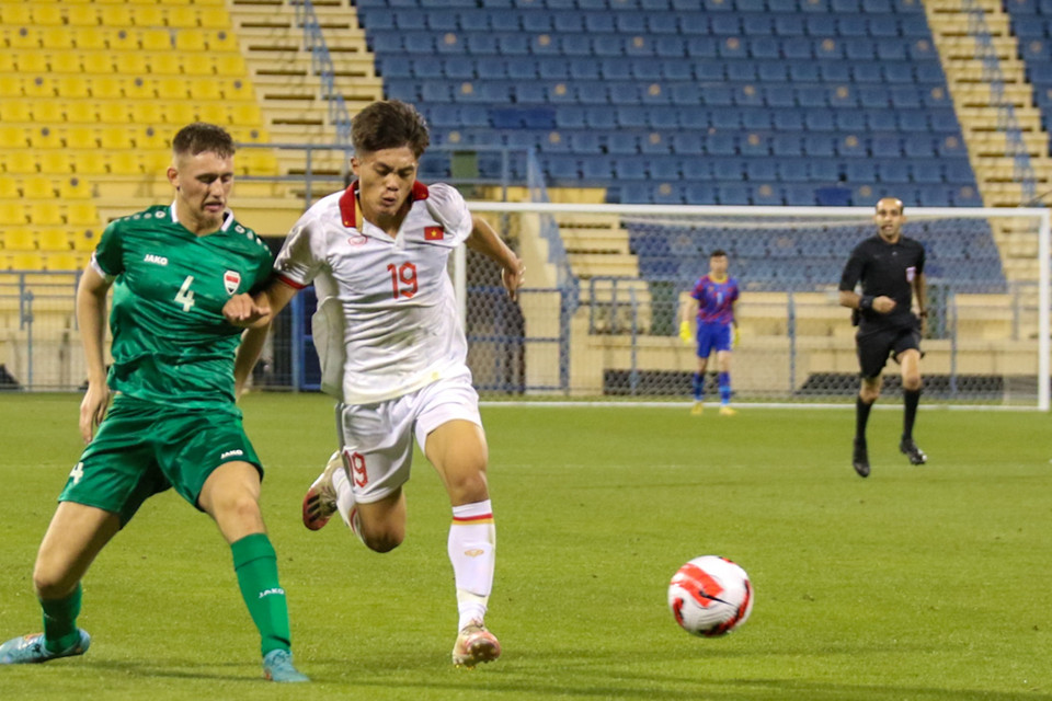 Những nỗ lực không đủ giúp U23 Việt Nam có ít nhất 1 bàn thắng. Thậm chí, đến cuối trận, U23 Việt Nam còn nhận thêm một chiếc thẻ đỏ khi tiền vệ Minh Khoa bị thẻ vàng thứ hai. (Ảnh: VFF)