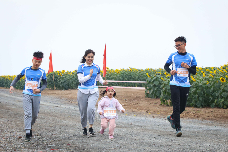 Giải chạy còn thu hút nhiều gia đình của nhân viên TH tham dự. (Ảnh: PV/Vietnam+) 