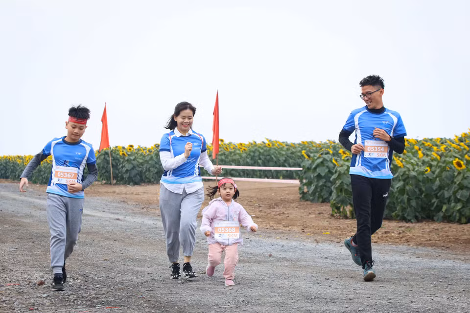 Giải chạy còn thu hút nhiều gia đình của nhân viên TH tham dự. (Ảnh: PV/Vietnam+) 