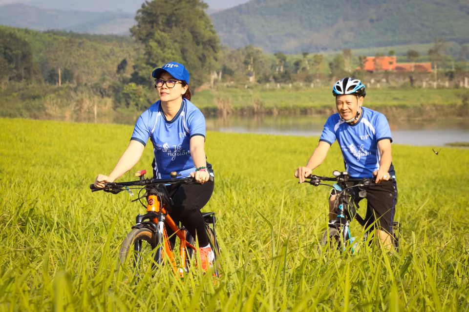 Là một trong những nơi làm việc tốt nhất châu Á, nhân viên Tập đoàn TH được chăm sóc cả thể chất, tinh thần từ những chi tiết nhỏ: Cùng nhau tập thể dục giữa giờ, cùng gắn kết hàng ngày qua Happy Hour, các bữa ăn dinh dưỡng, chương trình detox đầu tuần, chương trình tư vấn bỏ và giảm hút thuốc lá, chương trình sống xanh, tham gia các hoạt động thể thao, phong trào đầy hứng khởi, tham gia các chuyến đi gắn kết đội ngũ, hoạt động thiện nguyện vì cộng đồng. (Ảnh: PV/Vietnam+) 