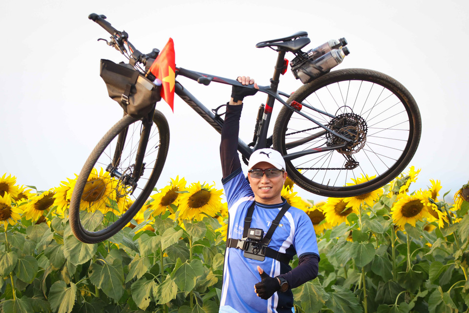 Ngoài chạy bộ, phong trào đạp xe cũng được phát triển mạnh đối với các nhân viên tại cụm trang trại bò sữa TH. Câu lạc bộ gồm hơn 30 thành viên. (Ảnh: PV/Vietnam+) 