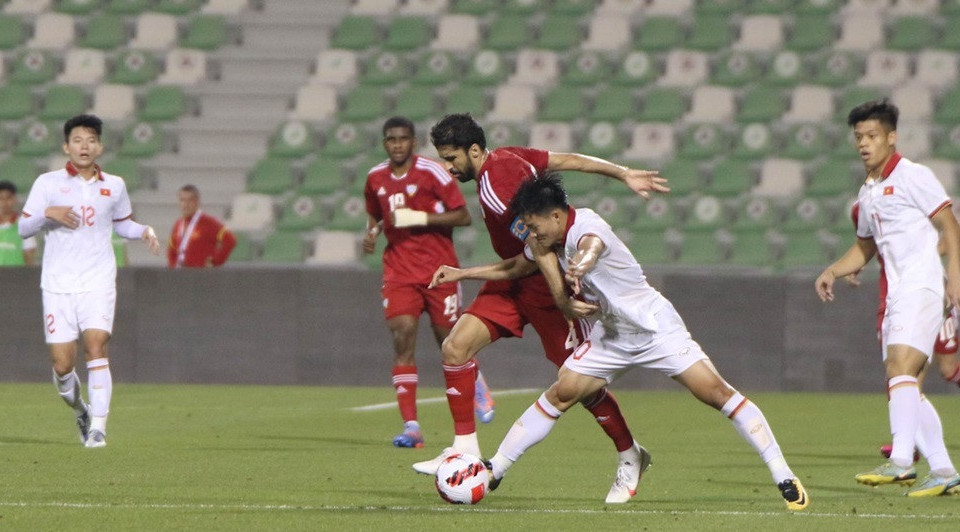 Nhờ vậy, đoàn quân áo đỏ sao vàng bảo toàn tỷ số 0-0 trong hiệp một với sự tập trung cao độ. (Ảnh: VFF)