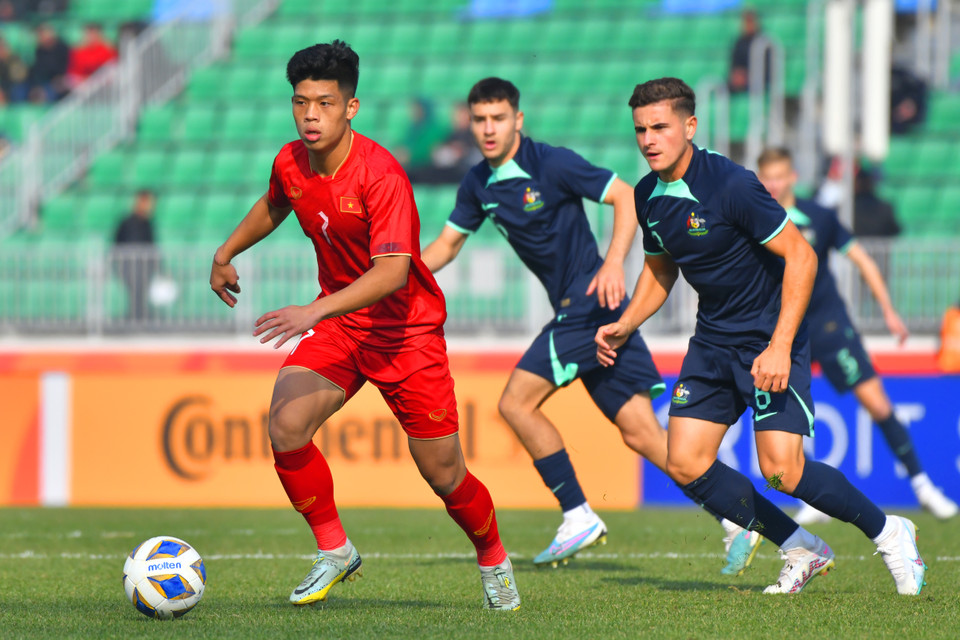 Trước U20 Australia, cầu thủ U20 Việt Nam thi đấu đầy nỗ lực, đặc biệt tự tin trong các pha xử lý bóng để tạo nên chiến thắng.(Ảnh: AFC) 