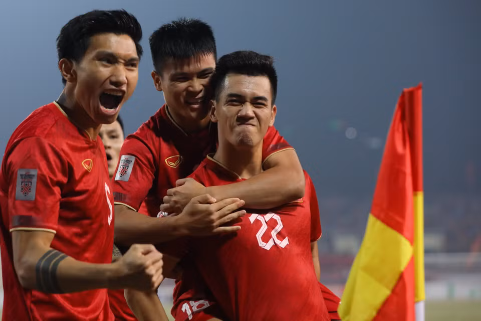 Ngay từ đầu trận, đội tuyển Việt Nam đã nhập cuộc tự tin với thế trận tốt để ghi bàn thắng sớm nhờ công của tiền đạo Tiến Linh ở phút thứ ba. (Ảnh: PV/Vietnam+)