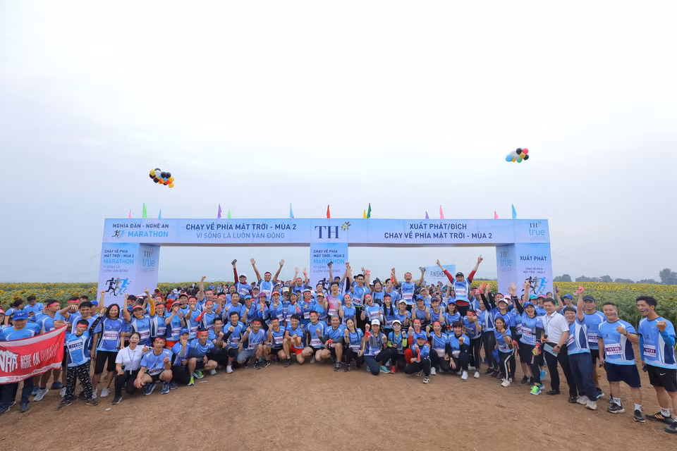 Giải chạy mang tên “Chạy về phía mặt trời – Run to the Sun 2023” nằm trong hoạt động nội bộ của Tập đoàn TH được tổ chức vào sáng nay (8/1) tại cụm trang trại bò sữa TH (huyện Nghĩa Đàn, tỉnh Nghệ An). (Ảnh: PV/Vietnam+). 