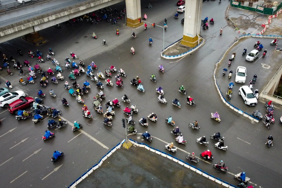 Ngã Tư Khuất Duy Tiến-Nguyễn Trãi-Nguyễn Xiển là một ngã tư rộng và có mật độ phương tiện vào giờ cao điểm đặc biệt đông . (Ảnh: Hoài Nam/Vietnam+)