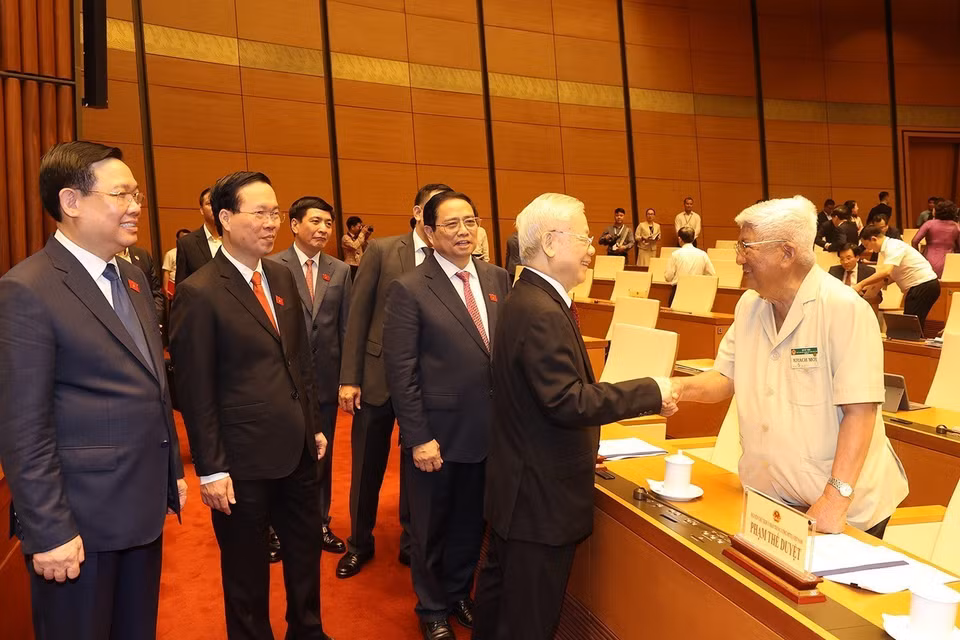 Tổng Bí thư Nguyễn Phú Trọng, Chủ tịch nước Võ Văn Thưởng, Thủ tướng Phạm Minh Chính, Chủ tịch Quốc hội Vương Đình Huệ cùng các đại biểu dự khai mạc Kỳ họp thứ 5, Quốc hội khóa XV. (Ảnh: Trí Dũng/TTXVN)