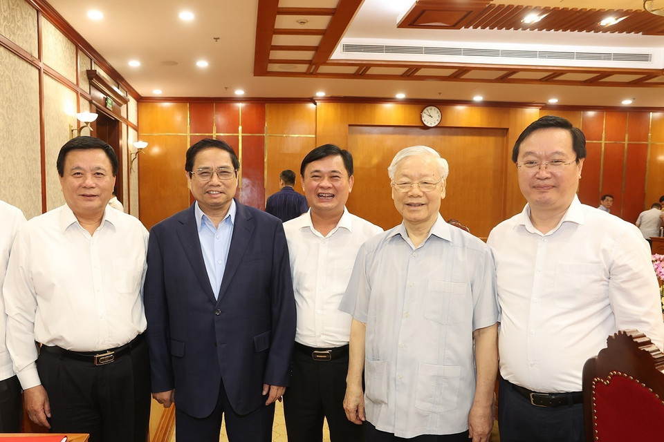 Tổng Bí thư Nguyễn Phú Trọng, Thủ tướng Phạm Minh Chính với các đại biểu chụp ảnh chung. (Ảnh: Trí Dũng/TTXVN)