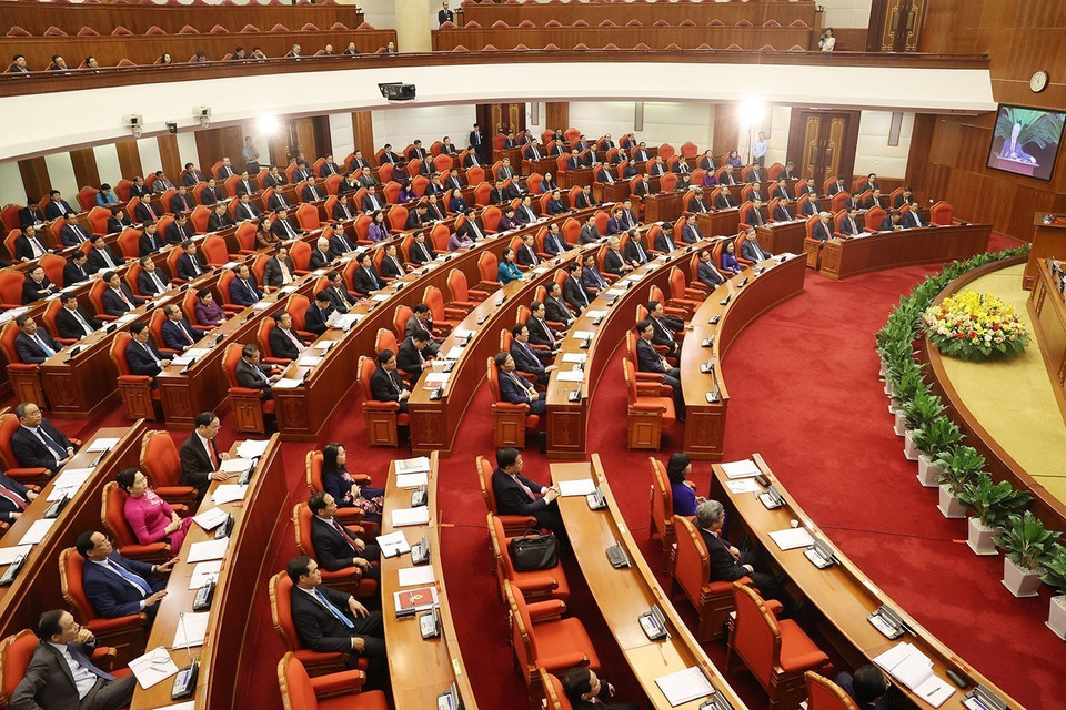 Các vị lãnh đạo Đảng, Nhà nước cùng các đại biểu dự bế mạc Hội nghị. (Ảnh: Trí Dũng/TTXVN)