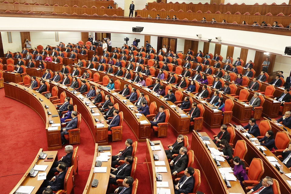 Các vị lãnh đạo Đảng, Nhà nước cùng các đại biểu dự bế mạc Hội nghị. (Ảnh: Trí Dũng/TTXVN)