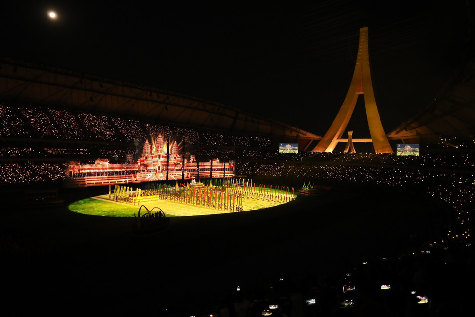 Màn biểu diễn nghệ thuật tại Lễ Khai mạc SEA Games 32 trên sân vận động Morodok Techo ở thủ đô Phnom Penh, Campuchia ngày 5/5/2023. (Ảnh: Minh Quyết/TTXVN)