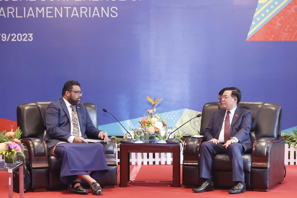 Chủ tịch Quốc hội Vương Đình Huệ tiếp Chủ tịch Quốc hội Tonga Lord Fakafanua. (Ảnh: Doãn Tấn/TTXVN)