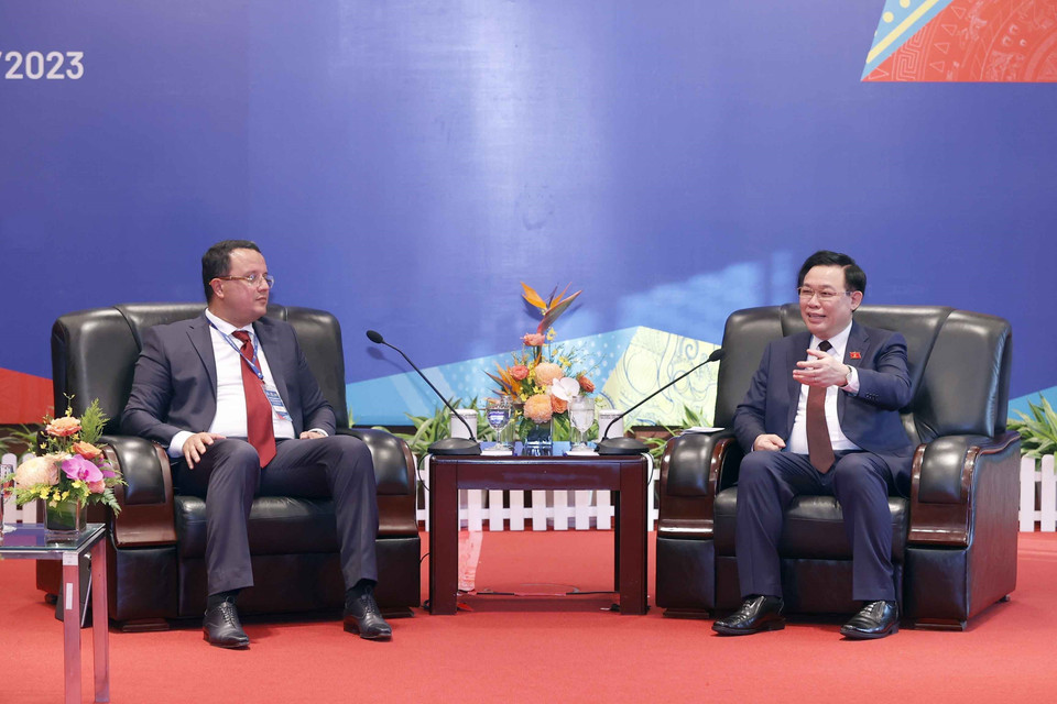 Chủ tịch Quốc hội Vương Đình Huệ tiếp Phó Chủ tịch Quốc hội Algeria Monder Bouden. (Ảnh: Doãn Tấn/TTXVN)