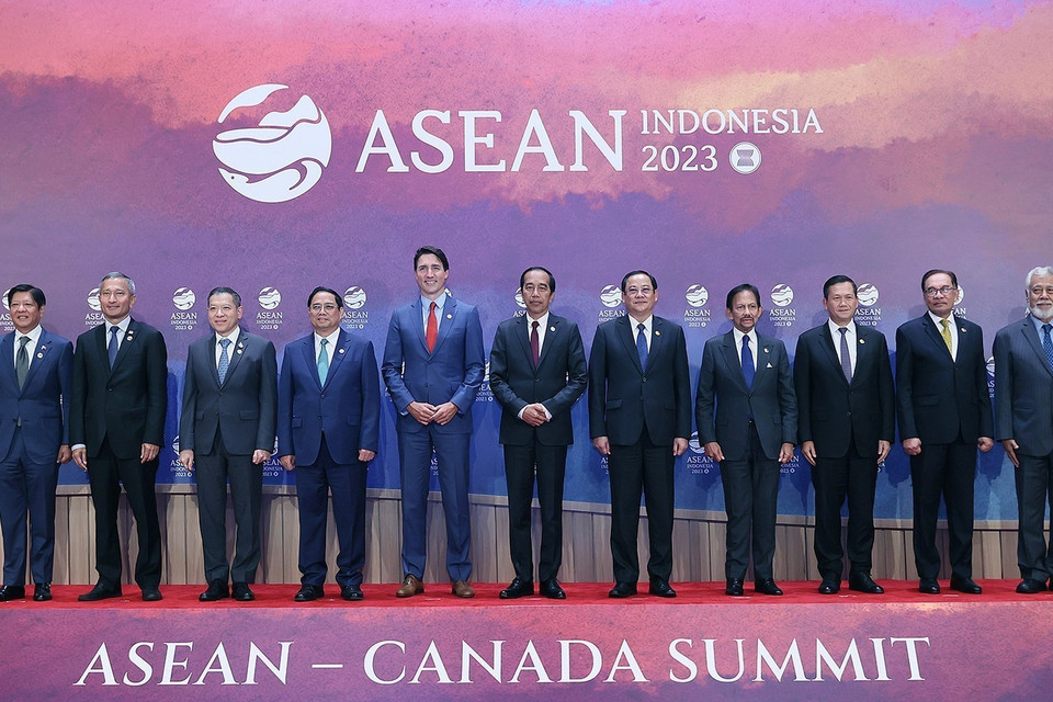 Thủ tướng Phạm Minh Chính và các Trưởng đoàn tham dự Hội nghị Cấp cao Đặc biệt ASEAN-Canada chụp ảnh chung. (Ảnh: Dương Giang/TTXVN)