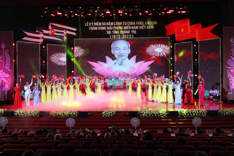 Ca khúc "Như có Bác Hồ trong ngày vui đại thắng khép lại lễ kỷ niệm". (Ảnh: Thanh Tùng/TTXVN)