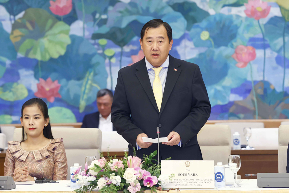 Chủ nhiệm Ủy ban Đối ngoại, Hợp tác quốc tế, Thông tin và Truyền thông của Quốc hội Campuchia Sous Yara phát biểu. (Ảnh: Doãn Tấn/TTXVN)