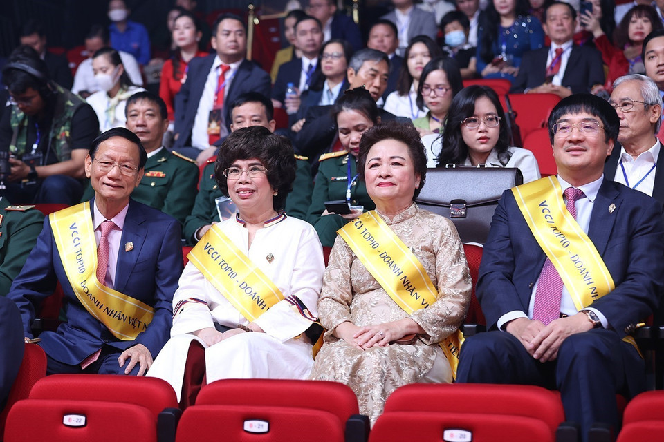 Các doanh nhân tiêu biểu tham dự kỷ niệm Ngày Doanh nhân Việt Nam. (Ảnh: Dương Giang/TTXVN)