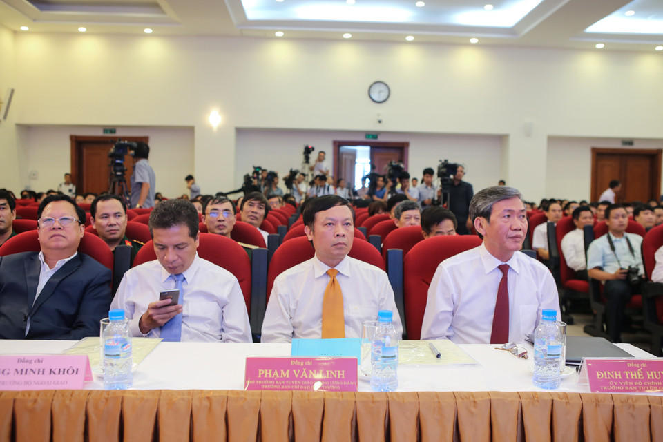 Ông Đinh Thế Huynh - Ủy viên Bộ Chính trị, Bí thư Trung ương Đảng, Trưởng Ban Tuyên giáo Trung ương, Trưởng ban Chỉ đạo Trung ương về Công tác Thông tin đối ngoại sẽ trao giải thưởng cho các tác giả đoạt giải. (Ảnh: Minh Sơn/Vietnam+)