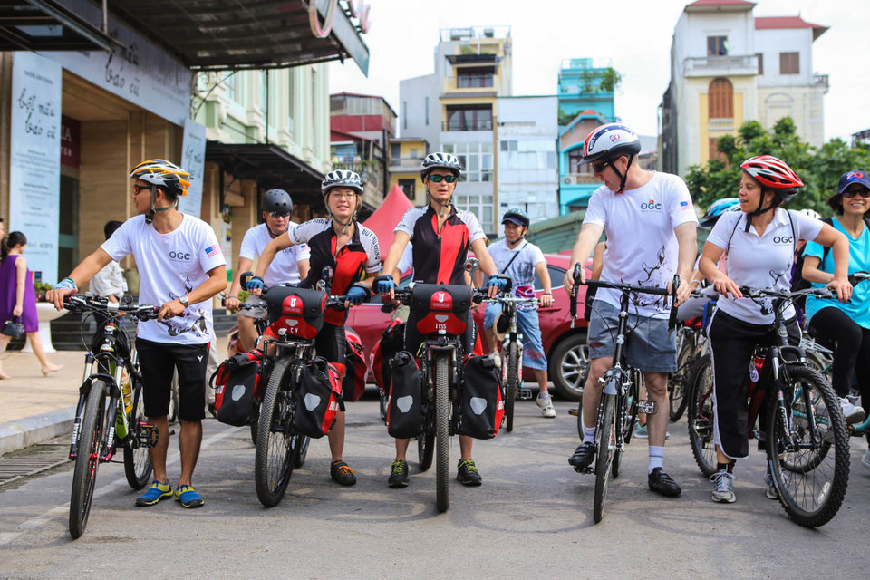 Chia sẻ tại chương trình đạp xe, Đại sứ Ted Osius, cho biết trong vòng 40 năm qua, thế giới đã mất đi hơn một nửa sự đa dạng trên trái đất. Trong đó, nạn săn trộm sừng tê giác đang bùng phát một cách mạnh mẽ và không thể kiểm soát. (Ảnh: Minh Sơn/Vietnam+)