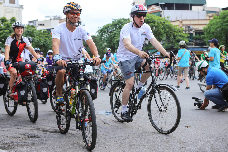 Đại sứ Ted Osius cũng cho biết, thông qua chương trình đạp xe bảo vệ tê giác này, đại diện Hoa Kỳ, Nam Phi và Việt Nam sẽ cùng cam kết bảo vệ tê giác, chấm sứ nạn buôn bán động vật hoang dã. (Ảnh: Minh Sơn/Vietnam+)