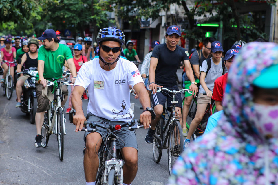 Hành trình đạp xe của Đại sứ Ted Osius cùng những người bạn của ông xuyên suốt các con phố chính ở Hà Nội. (Ảnh: Minh Sơn/Vietnam+)