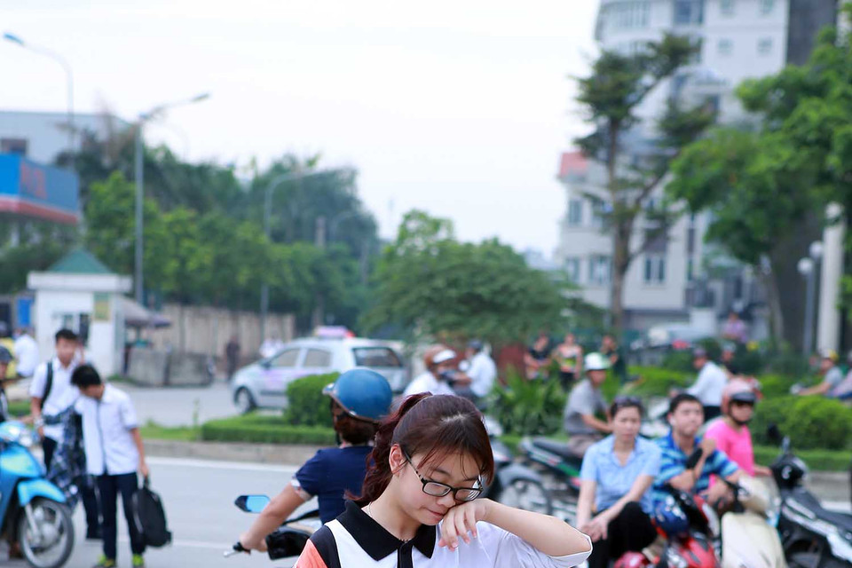 Có thí sinh đã lộ vẻ mệt mỏi trong buổi thi đầu tiên. (Ảnh: Minh Sơn/Vietnam+)