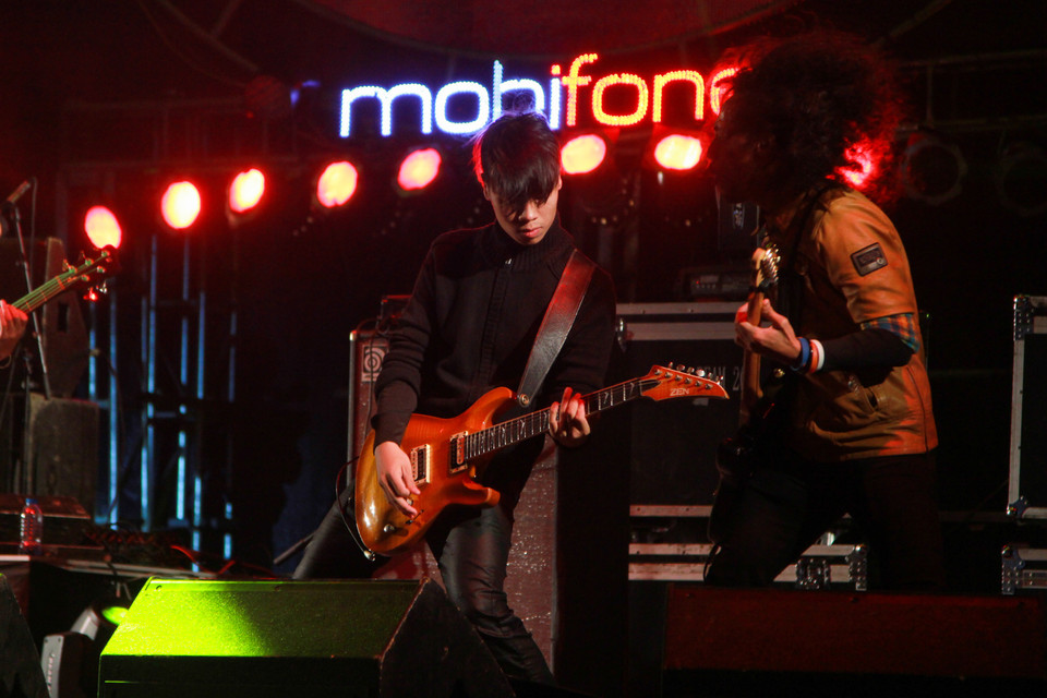 PAK Band đến từ Thành phố Hồ Chí Minh mang đến cho khán giả sự hào hùng của các ca khúc dân tộc truyền thống. (Ảnh: Minh Sơn-Thành Nguyễn/Vietnam+)