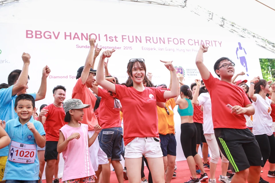 Sáng 27/9 tại công viên Mùa Xuân, khu đô thị Ecopark đã diễn ra chương trình chạy bộ FUN RUN gây quỹ từ thiện lần thứ 1 tại Hà Nội - BBGV Fun Run. (Ảnh: Minh Sơn/Vietnam+)