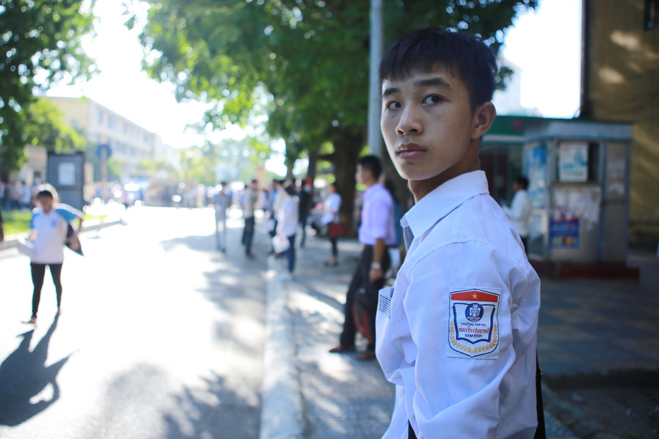 Thí sinh Ngô Minh Châu đến từ Nam Định tỏ ra khá lo lắng khi được hỏi về kỳ thi năm nay, dù đã ôn tập rất kỹ. (Ảnh: Minh Sơn/Vietnam+)