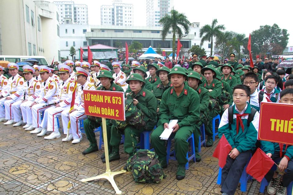 Hôm nay (6/3), gần 2.000 thanh niên thuộc 17 quận, huyện trên Thủ đô đã tham gia lễ giao quân, lên đường nhập ngũ. (Ảnh: Minh Sơn/Vietnam+)