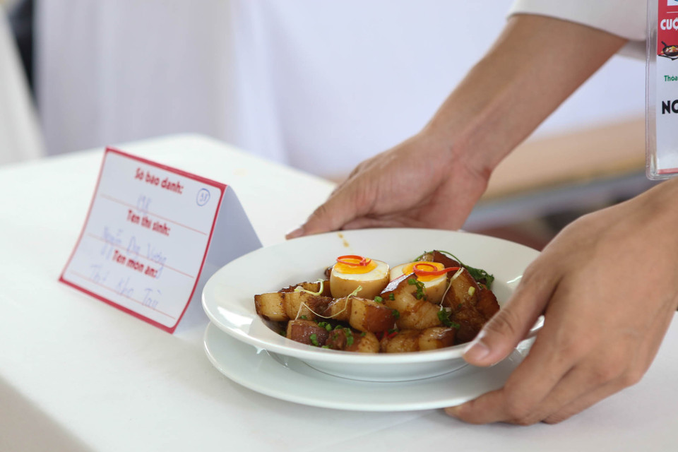 Vượt qua hơn 800 đối thủ, 30 thí sinh xuất sắc nhất đã tham dự chung kết cuộc thi 'Tỏa sáng tài năng cùng Món Ngon Mỗi Ngày'. (Ảnh: Minh Sơn/Vietnam+)