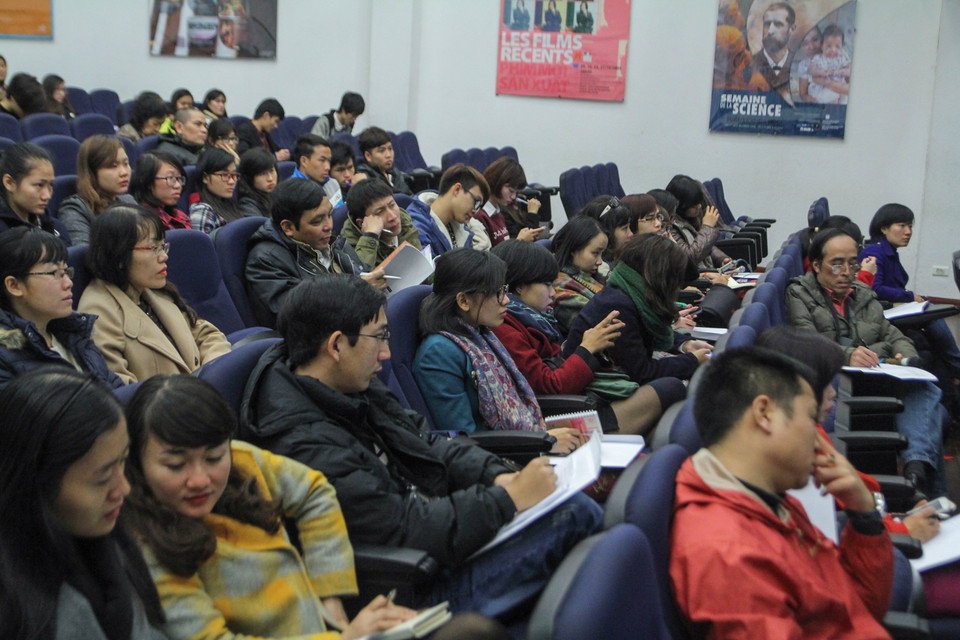 Rất nhiều những bạn trẻ yêu thích văn hóa Pháp cũng đến tham dự buổi họp báo. (Ảnh: Minh Sơn-Hoàng Long/Vietnam+)