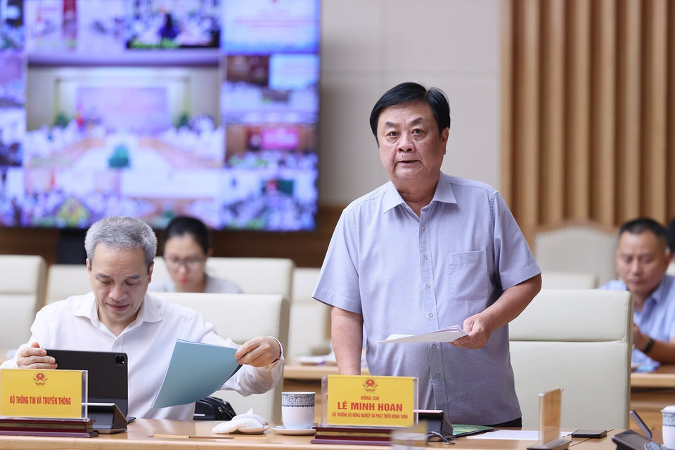 Bộ trưởng Bộ Nông nghiệp và Phát triển Nông thôn Lê Minh Hoan báo cáo kết quả triển khai các giải pháp chống khai thác hải sản bất hợp pháp. (Ảnh: Dương Giang/TTXVN)