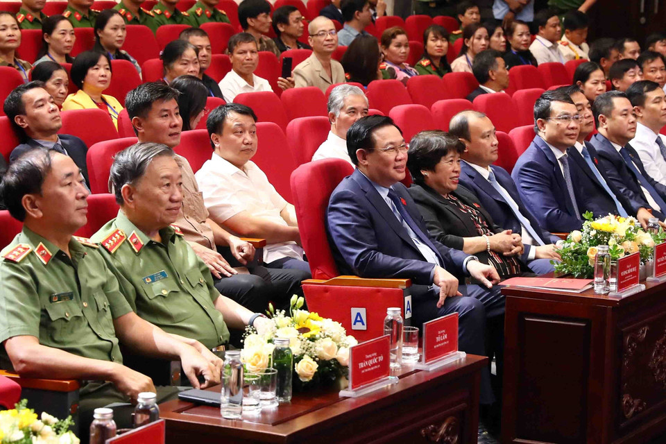 Chủ tịch Quốc hội Vương Đình Huệ và các đại biểu tham dự buổi lễ. (Ảnh: Phạm Kiên/TTXVN)