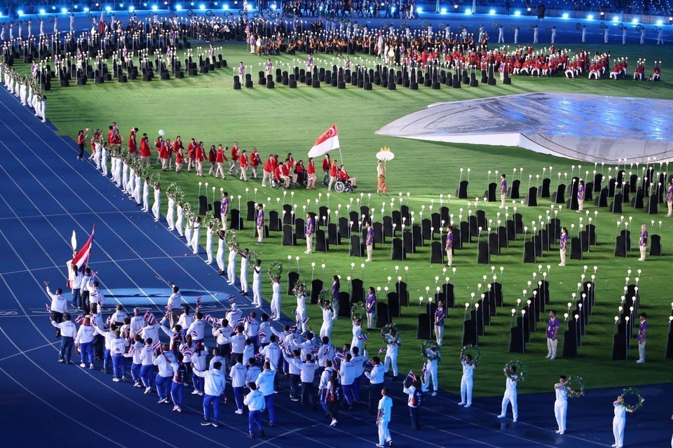 Quang cảnh lễ diễu hành các đoàn VĐV tại lễ khai mạc. (Ảnh: Huỳnh Thảo/TTXVN)