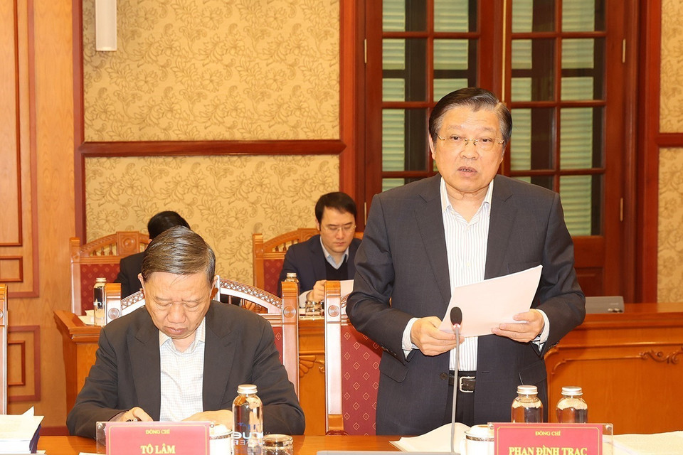 Ông Phan Đình Trạc, Ủy viên Bộ Chính trị, Bí thư Trung ương Đảng, Trưởng Ban Nội chính Trung ương, Phó Trưởng ban Thường trực Ban Chỉ đạo Trung ương về phòng, chống tham nhũng, tiêu cực phát biểu tại phiên họp. (Ảnh: Trí Dũng/TTXVN)