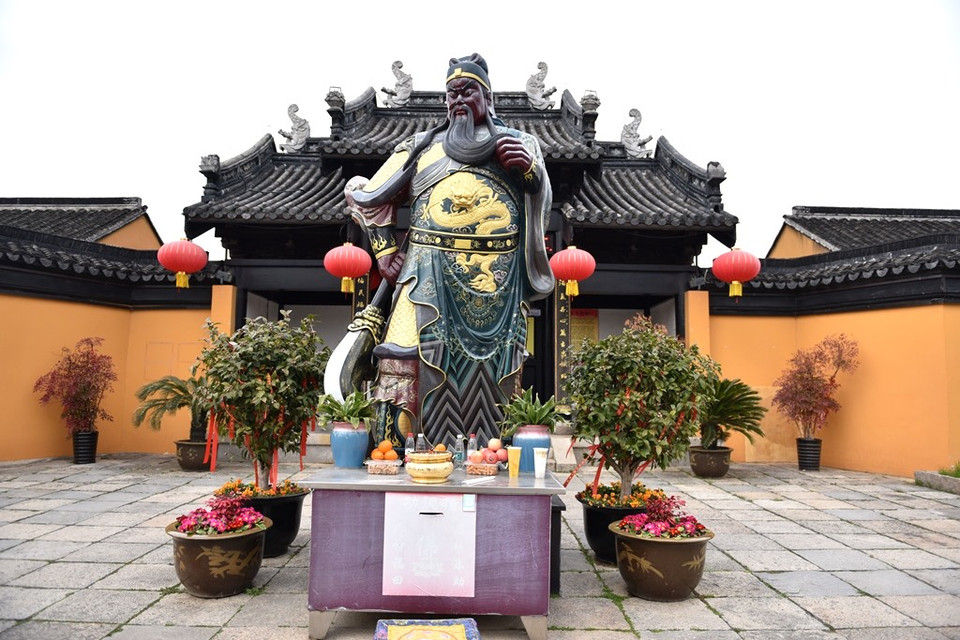 Miếu thờ Quan Công - một địa điểm linh thiêng trong cổ trấn. (Ảnh: Tiến Trung-Thành Dương/Vietnam+)